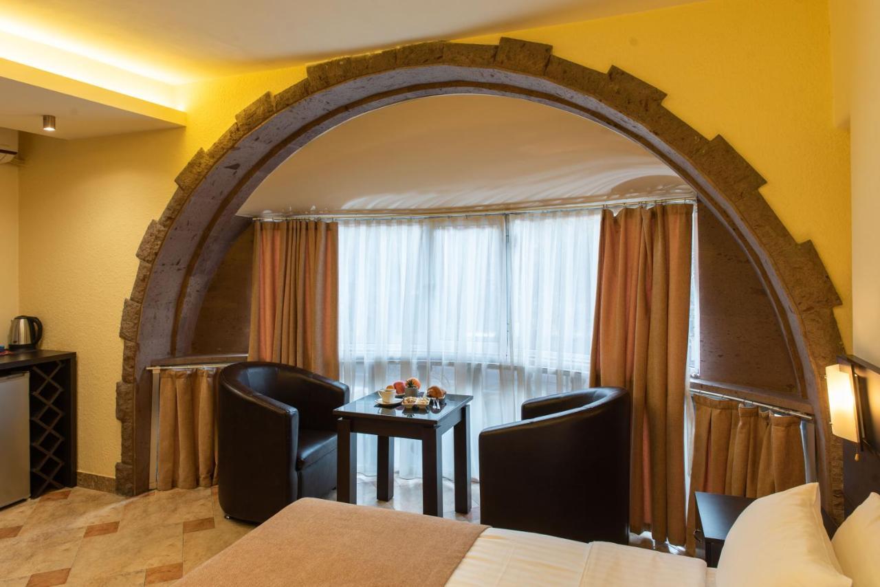 Skyline Hotel Jerevan Buitenkant foto