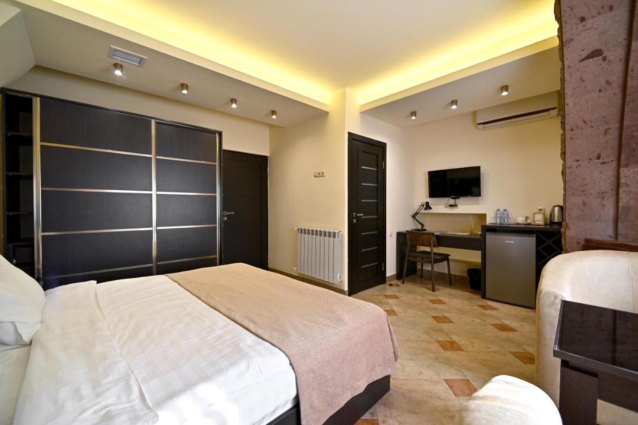 Skyline Hotel Jerevan Buitenkant foto