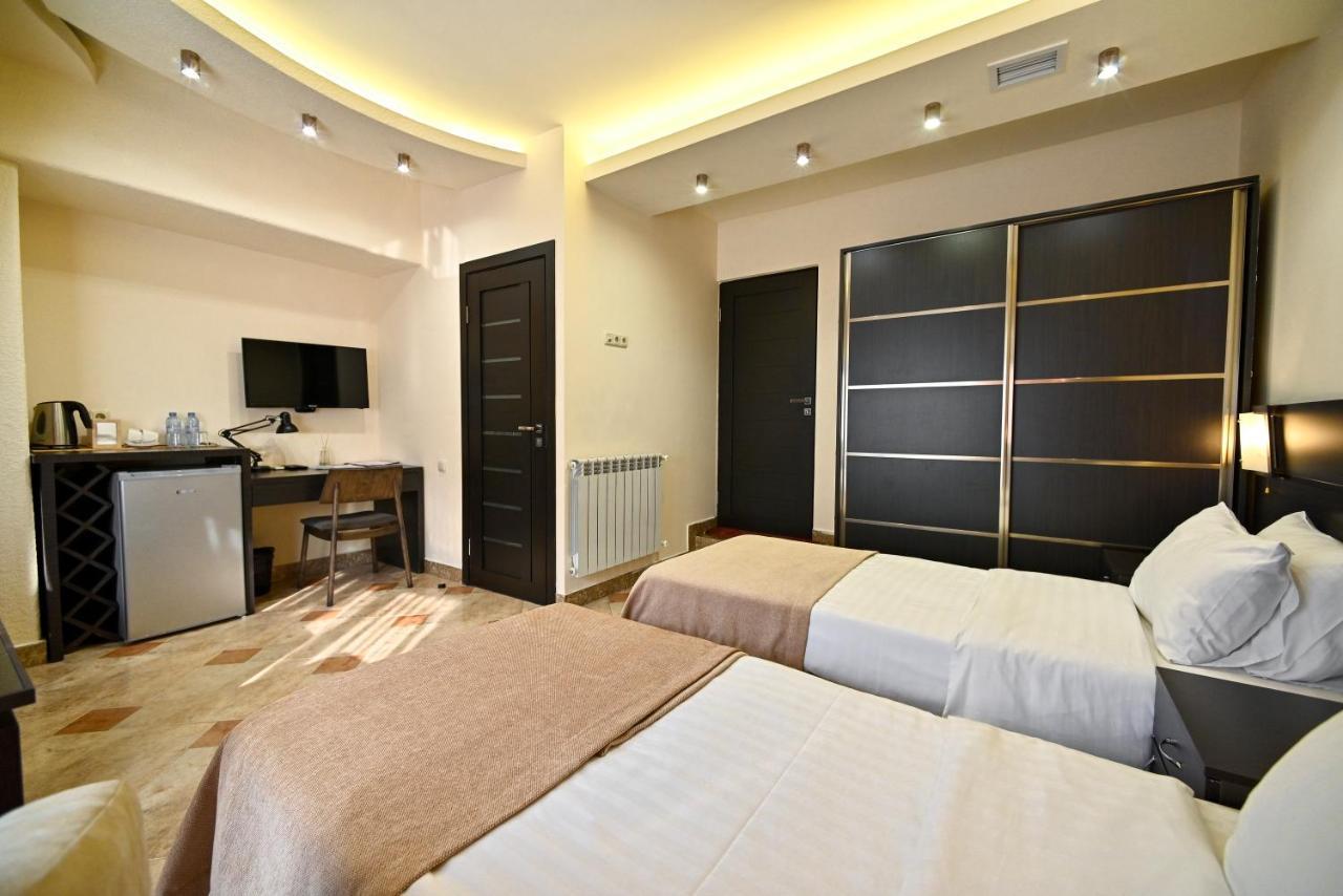 Skyline Hotel Jerevan Buitenkant foto