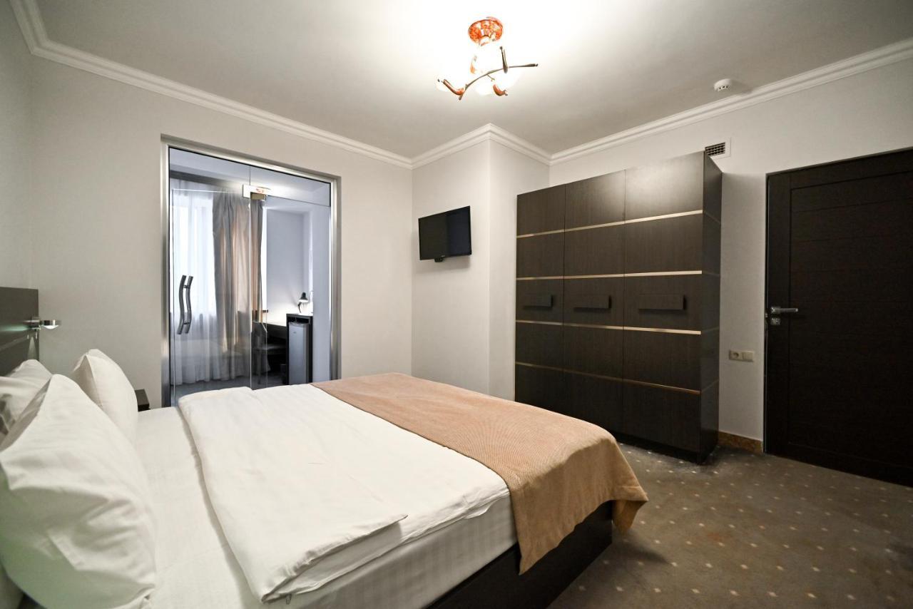 Skyline Hotel Jerevan Buitenkant foto