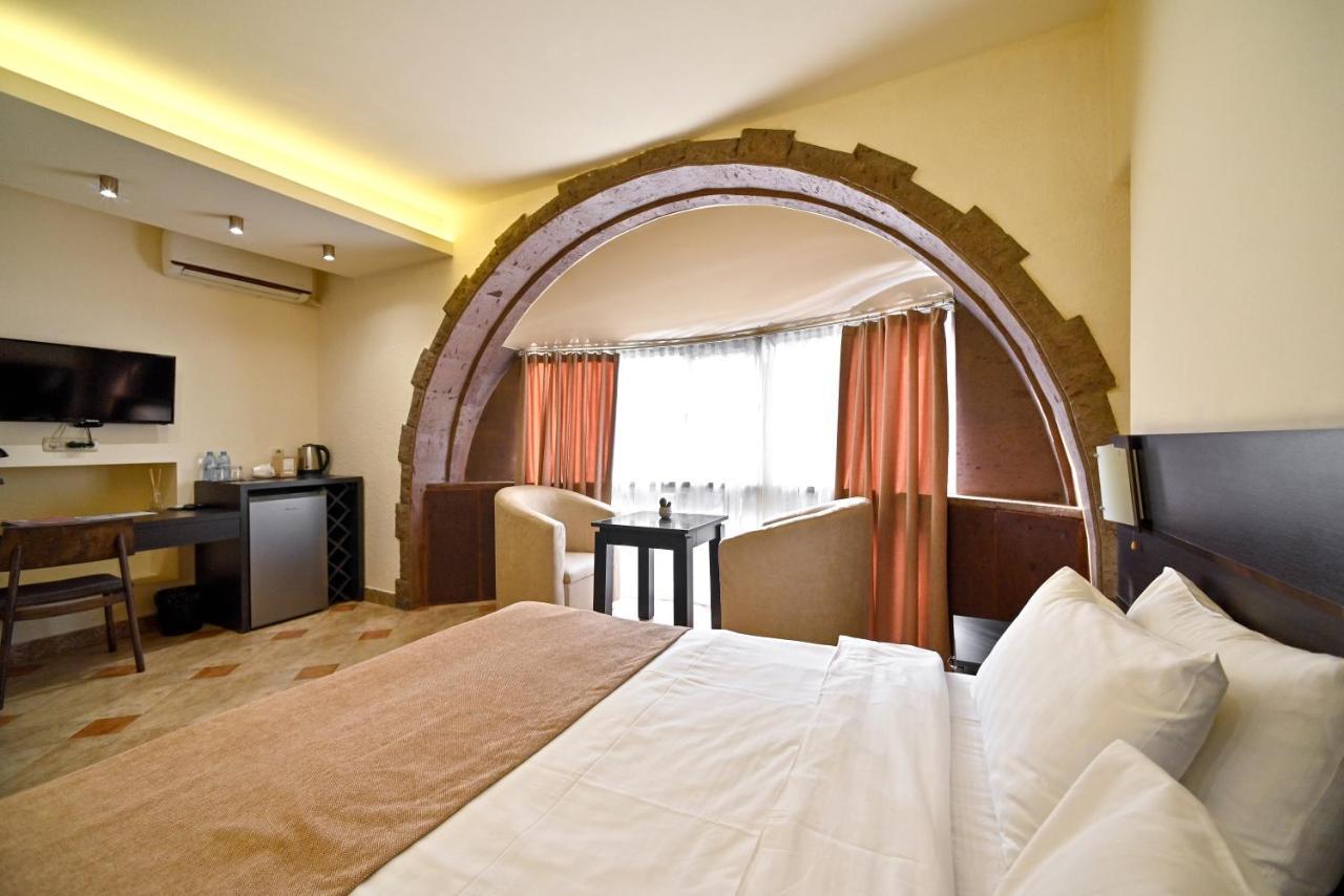 Skyline Hotel Jerevan Buitenkant foto
