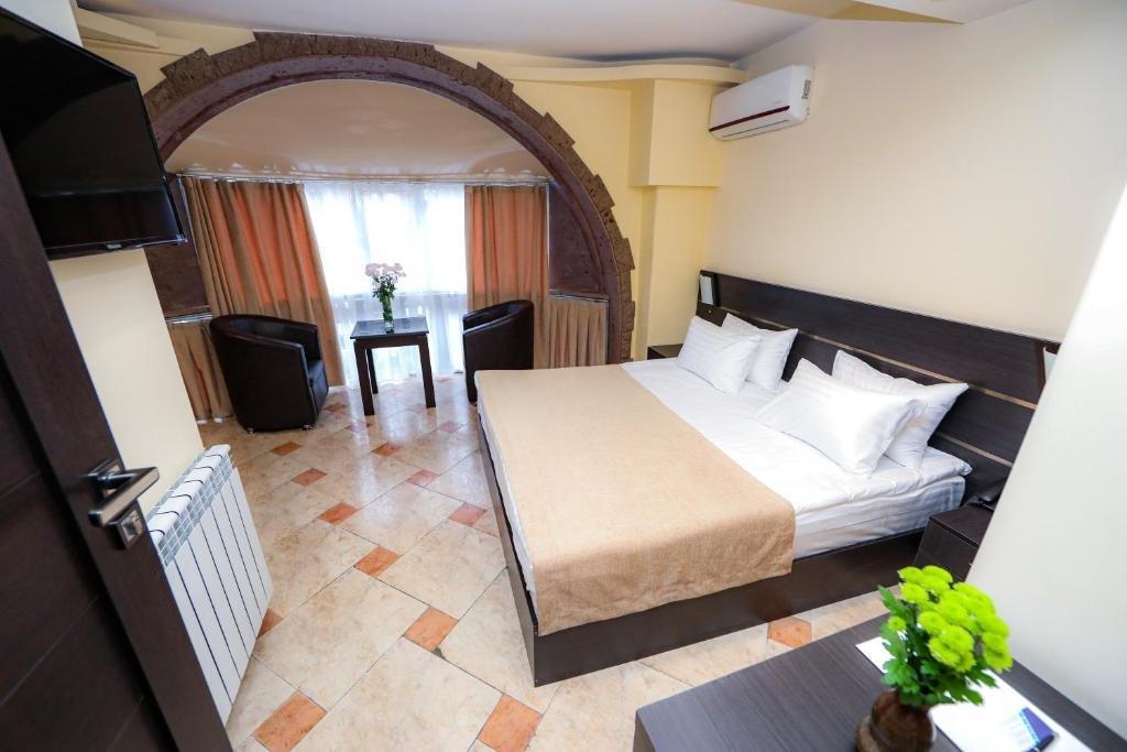 Skyline Hotel Jerevan Buitenkant foto