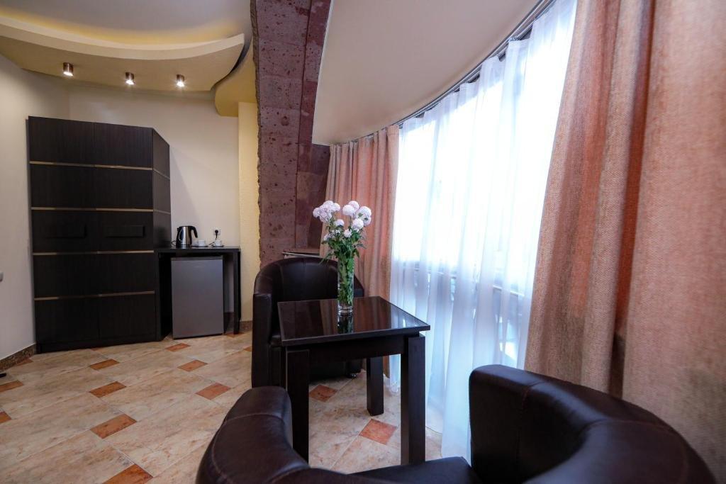 Skyline Hotel Jerevan Buitenkant foto