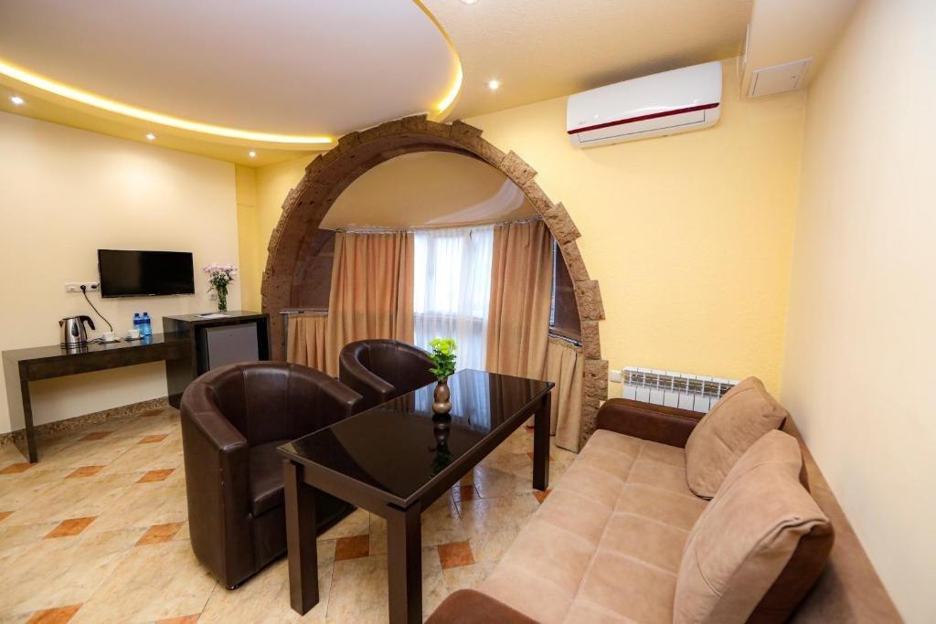 Skyline Hotel Jerevan Buitenkant foto
